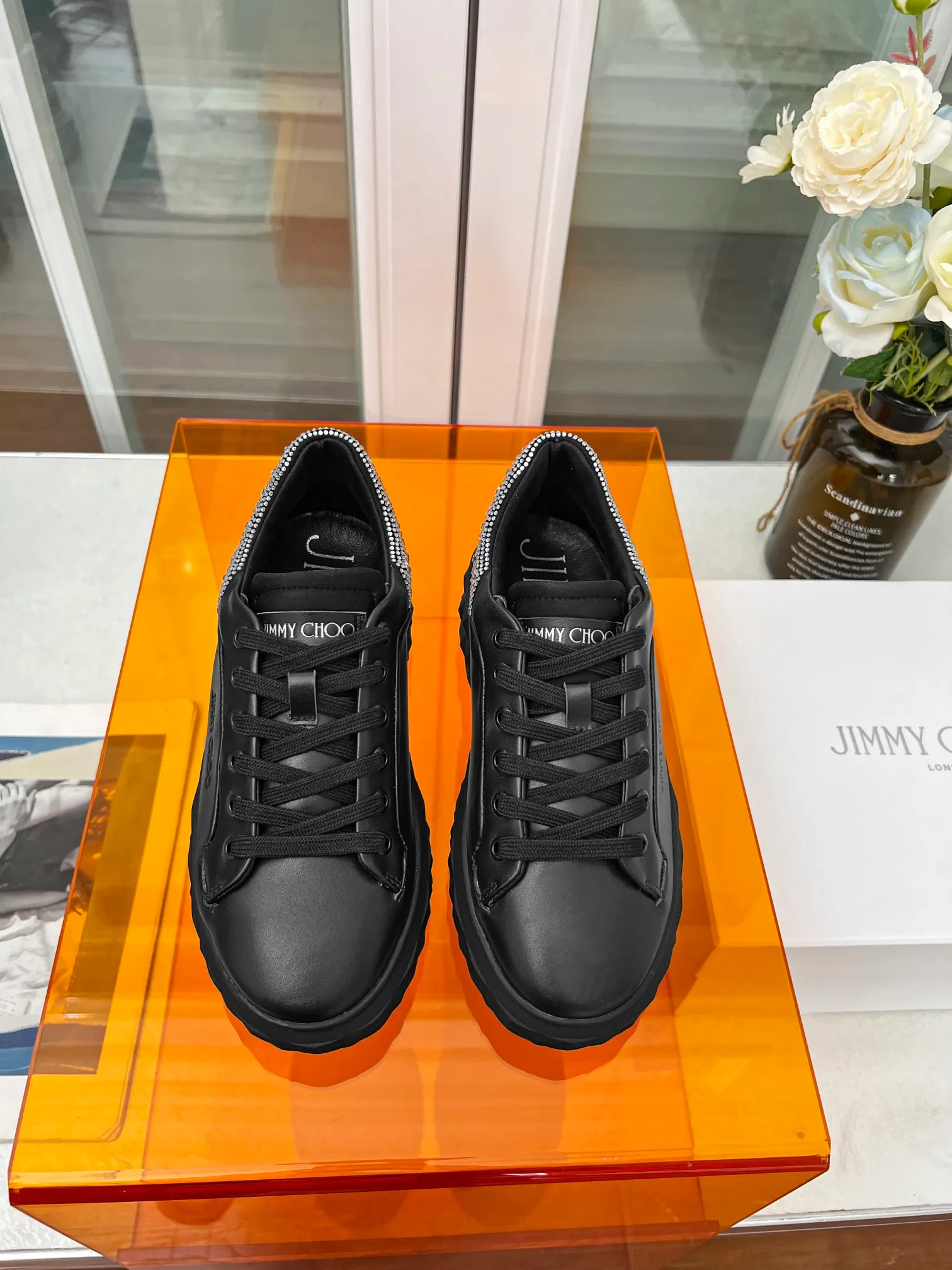 👟👟Ex-factory price 640👟👟 (hot tail diamond) Jimmy choo Jimmy Choo 2024 spring and summer Jc new Diamond New sneaker series 🔥The upper is made of original customized cowhide leather spliced with breathable Lycra embellished with Swarovski crystal diamonds to enjoy the brand's luxury and trend 💥The soles are made of brand elements to resist diamond multi-faceted cutting and have a full three-dimensional feel 🎵The soles are gradually thinner and thicker, and the design makes them more comfortable without any visual pressure 🌹A Diamond sneaker that is fashionable, comfortable, versatile and luxurious is worth owning🧚‍♀️ Fabric: Original imported top layer 🐂 cowhide Lining: Original Lycra breathable lining Feet: Original injection molded 🐑 Sheepskin Outsole: Original glass glue combined sole Size: 34-41 (customized size 34.41 is non-refundable)